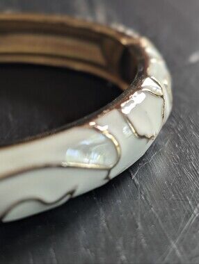 Mosaic Textured Gold-Tone Chunky Hinged Clamper Bangle Bracelet Retro Abstract